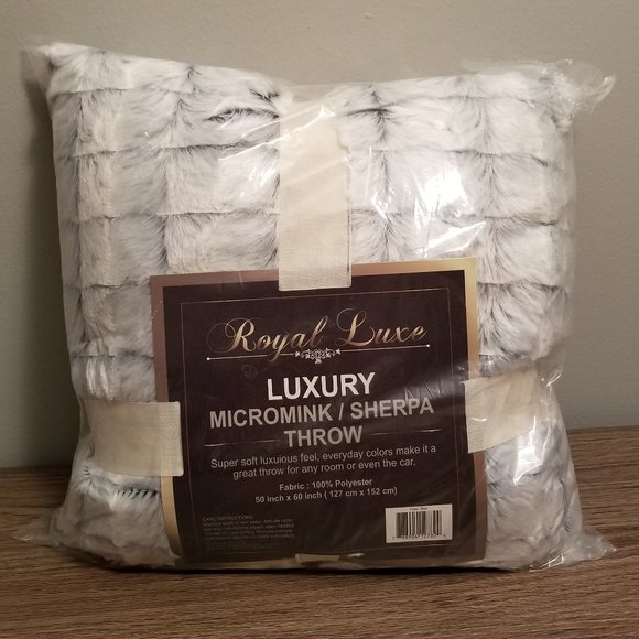 NWT/NIB Royal Luxe "Luxury" Micromink/Sherpa Throw - Picture 1 of 8